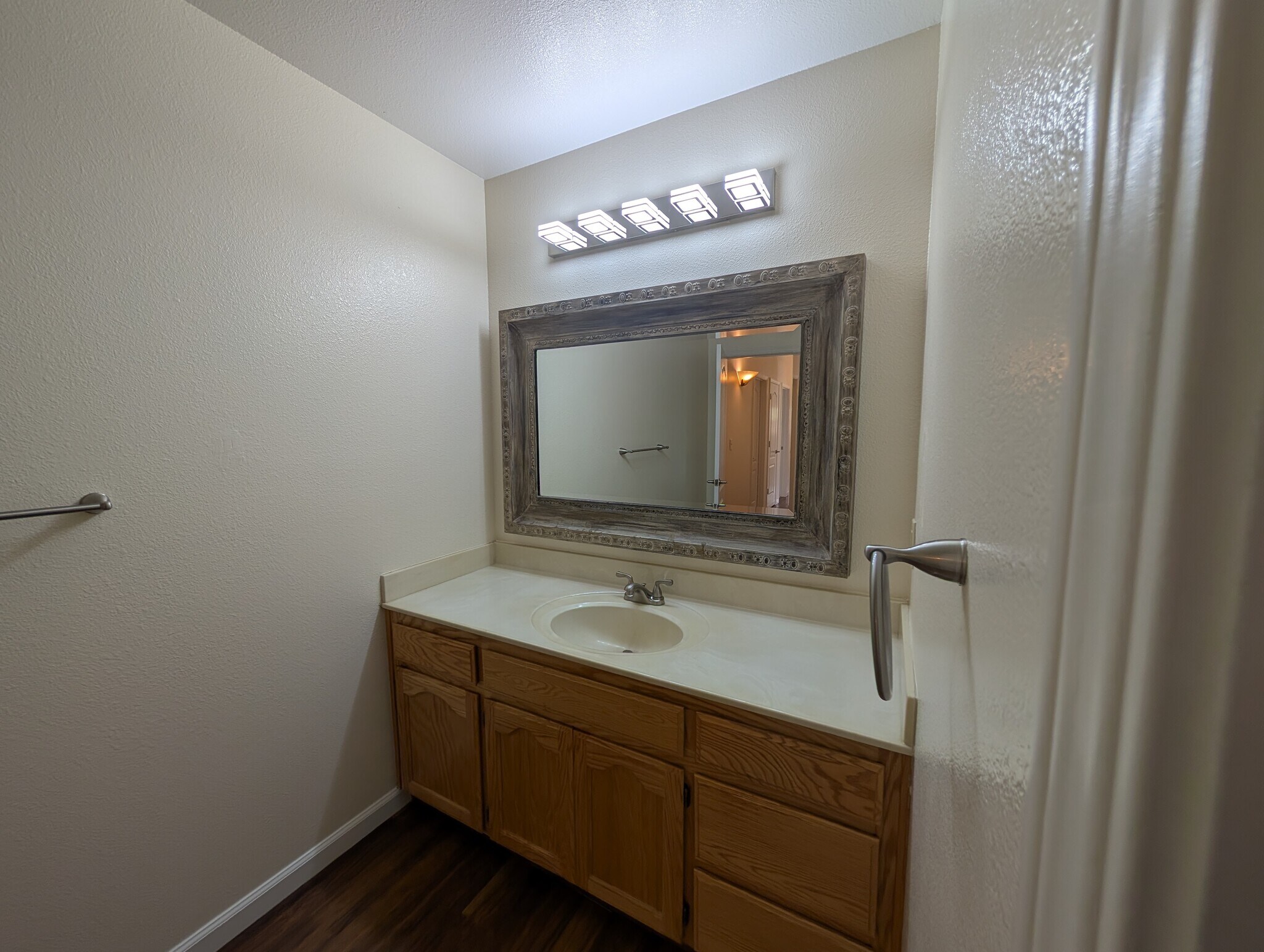 Building Photo - 520 Bobbys Ln