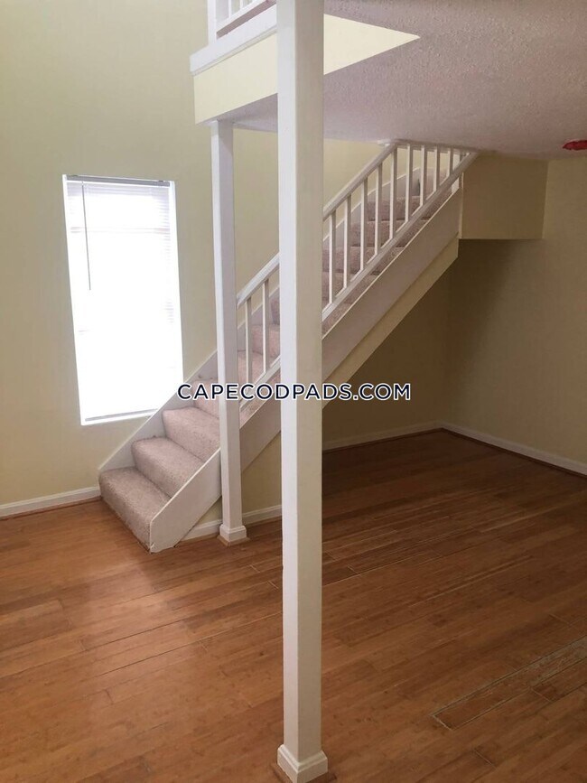 Building Photo - 357 Main St