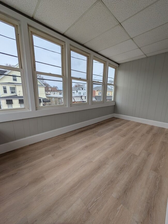 Building Photo - ? Recently Renovated 2-Bedroom Apartment ?