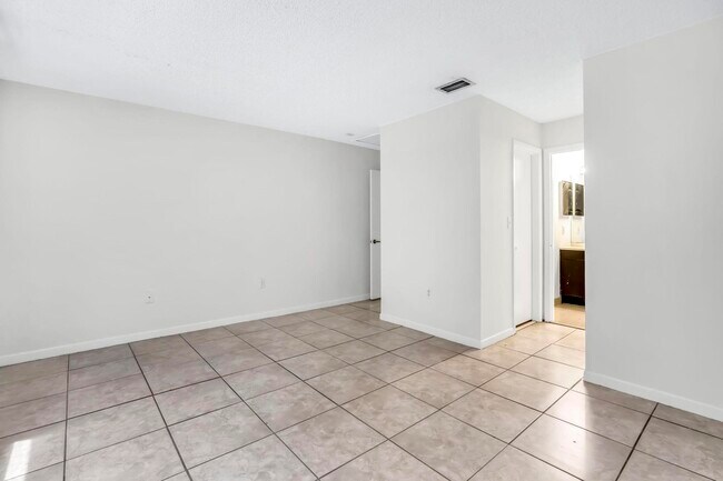 Building Photo - 5200 NW 31st Ave