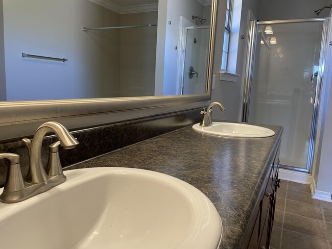 Building Photo - 8770 Kennedy Dr