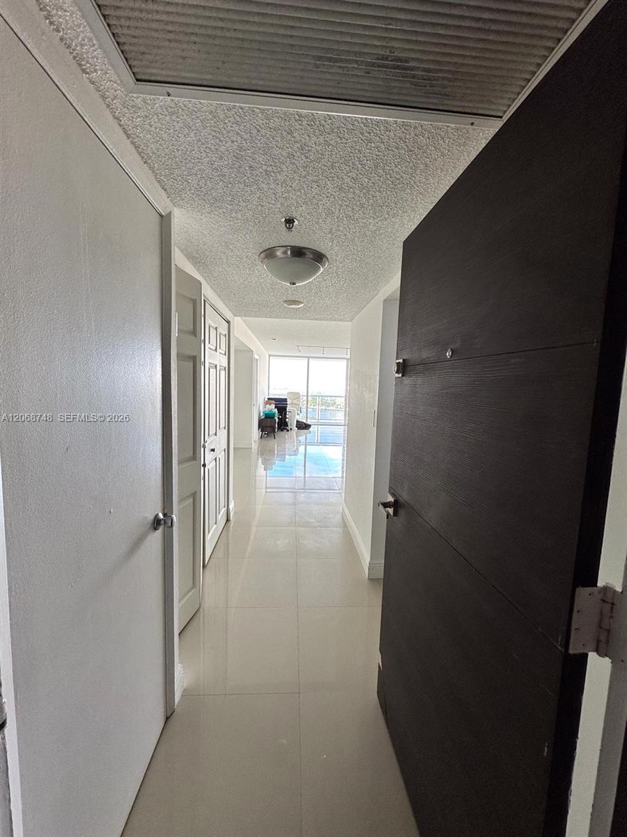 Building Photo - 20515 E Country Club Dr