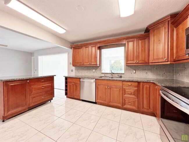 Building Photo - 3318 NW 68th Ct