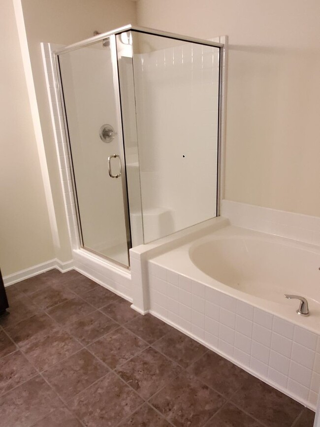 Building Photo - Beautiful 3 Bedroom 2.5 Bath Home Brooklan...