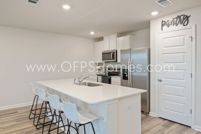Building Photo - Crestview 4bed/2bath