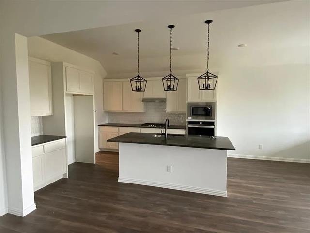 Building Photo - 2221 Grassland Ave