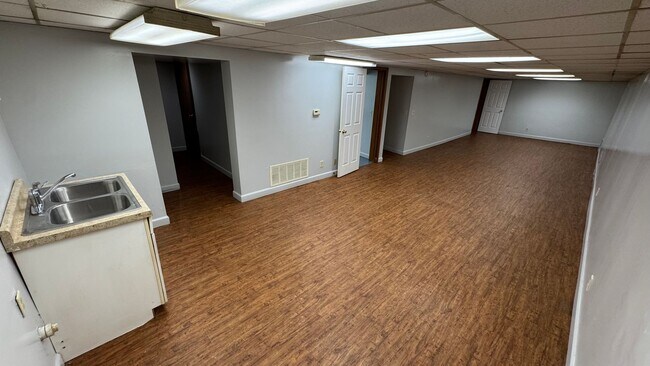 Building Photo - 525 E 47th St