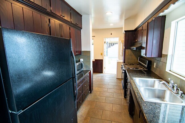 Building Photo - Charming 3-Bedroom Home for Lease in College West, San Diego