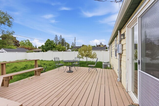 Building Photo - Modern & Cozy Spokane Retreat | Prime Location Near South Hill