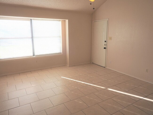 Building Photo - 1401 Hermitage Dr