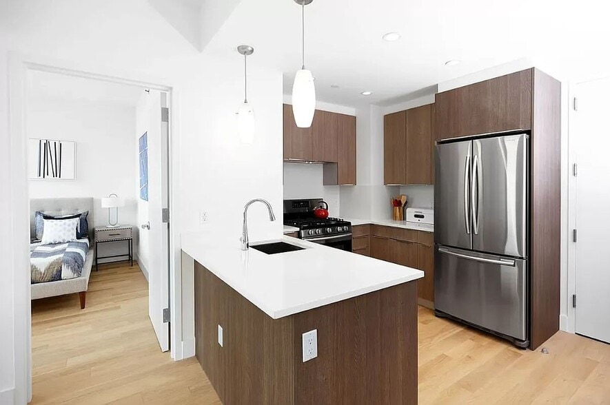 Primary Photo - 41-22 24th St