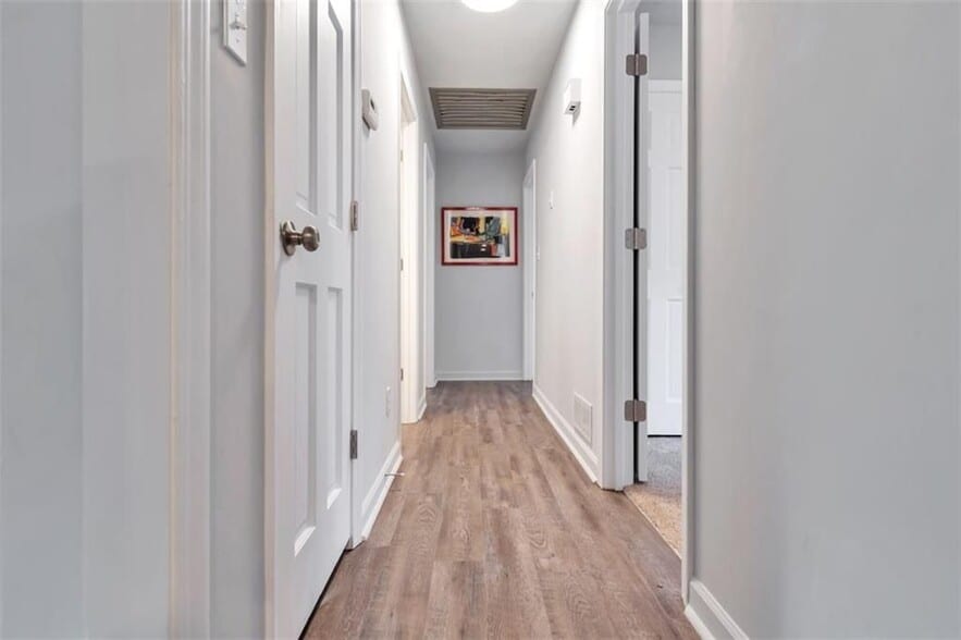 Building Photo - 759 Glen Cir SW