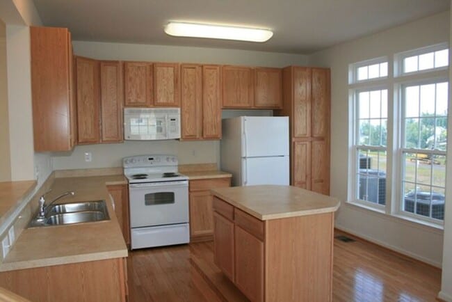 Building Photo - 347 Rolkin Rd