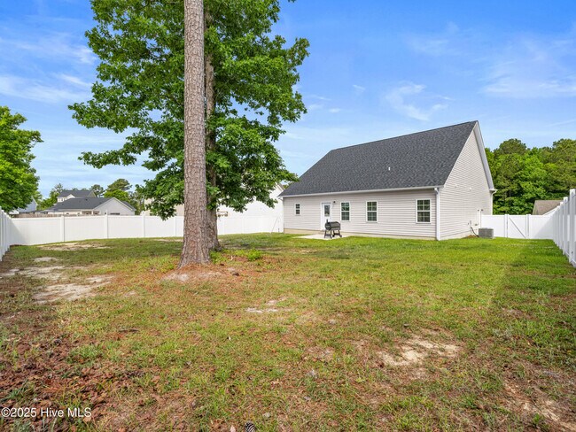 Building Photo - 151 Broadleaf Dr