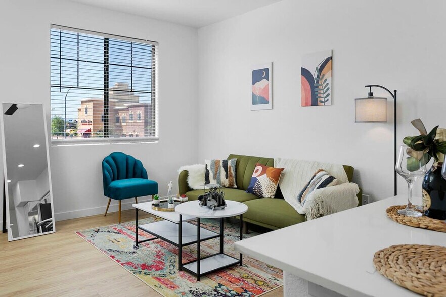 Primary Photo - 9450 W Cabela Dr