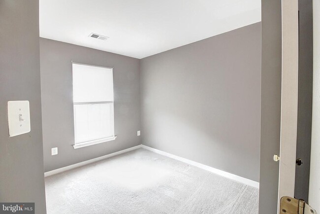 Building Photo - 6135 Newport Terrace