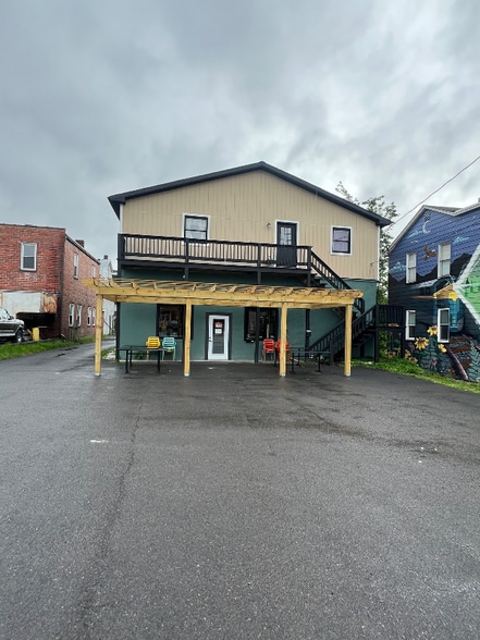 Primary Photo - 238 W Main St