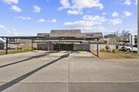 Building Photo - 2920 Pecan Ave