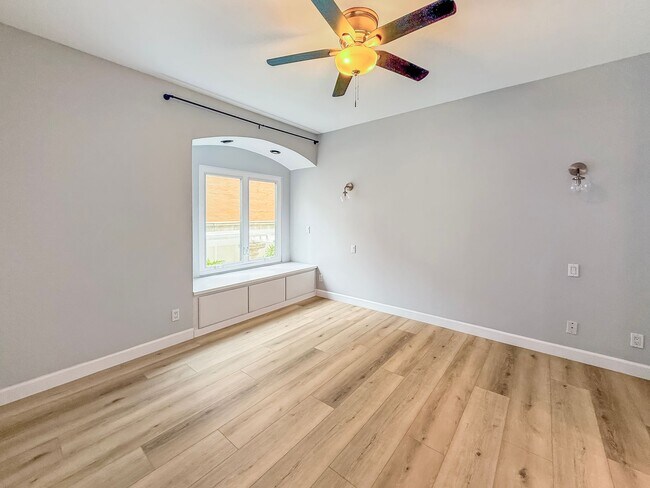 Building Photo - Beautiful 2B/2BA in the Marina w/ Newly Re...