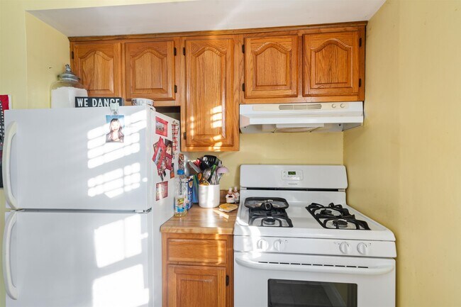 Building Photo - 1041 Stonewall Ln