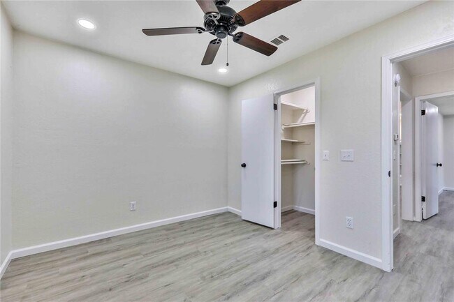 Building Photo - 512 N Morgan Dr