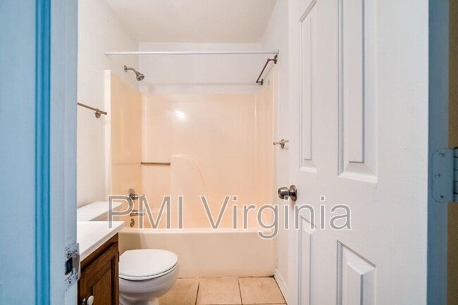 Building Photo - 812 Tuition Ct