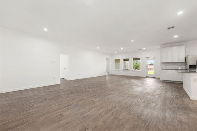 Building Photo - 6931 Dell Vista Drive