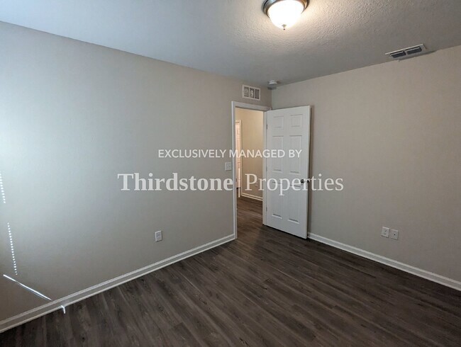 Building Photo - 938 Ardoon St