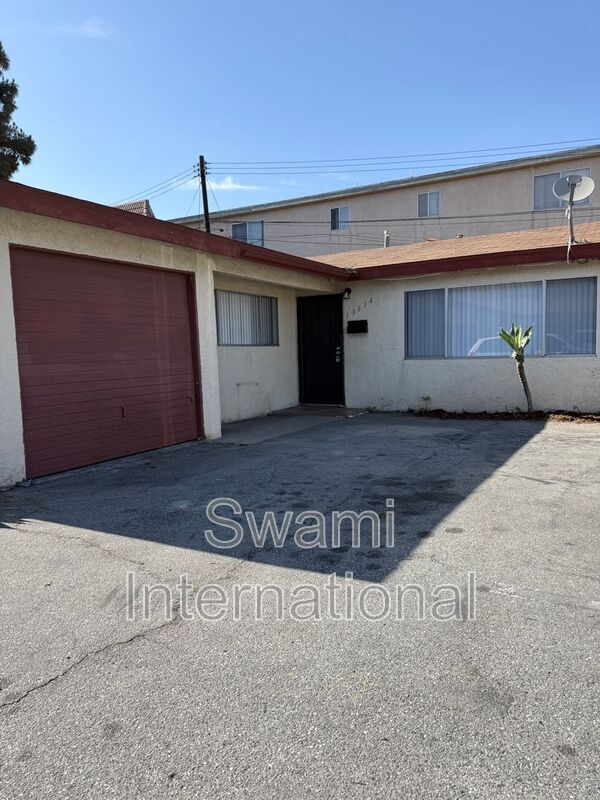 Building Photo - 13448 1/2-13612-22 Doty Ave