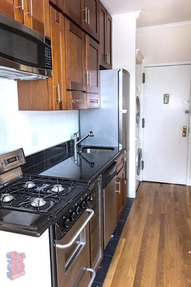 Building Photo - 432 E 13th St