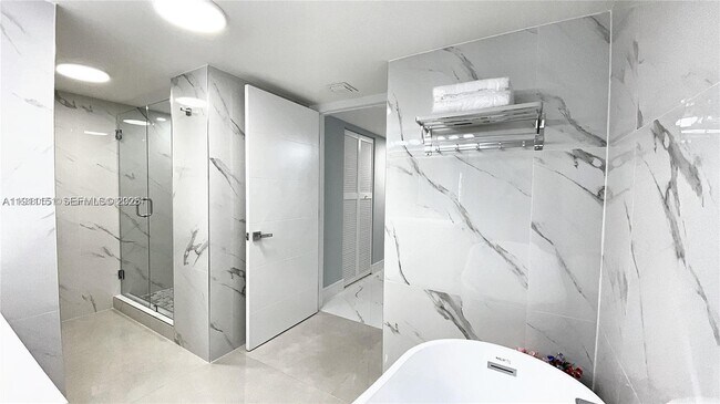 Building Photo - 1717 N Bayshore Dr