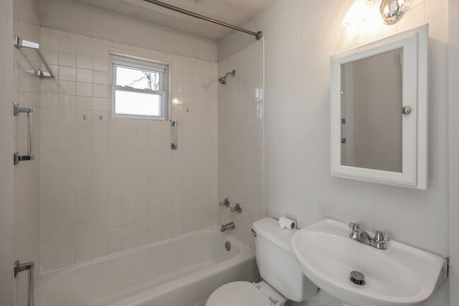 Building Photo - 2 Bedroom Stifft Station Cottage