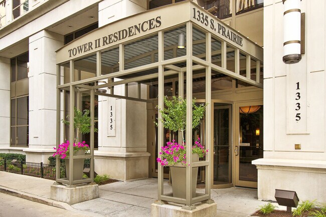 Building Photo - 1335 S Prairie Ave