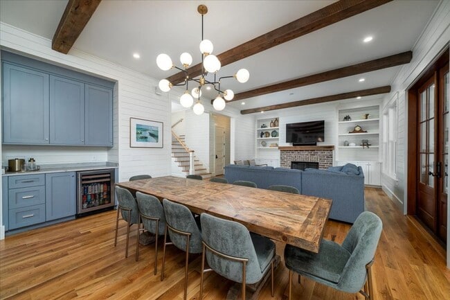 Building Photo - Fully Furnished Home In The Groves