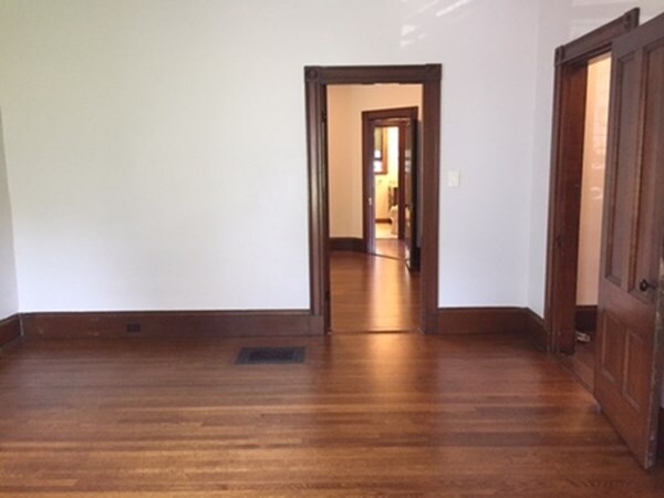 Building Photo - 17 Burroughs St