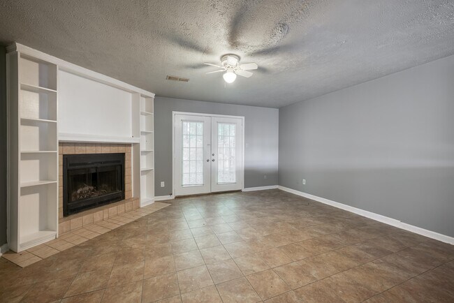 Building Photo - 667 Hunting Creek Ln SE