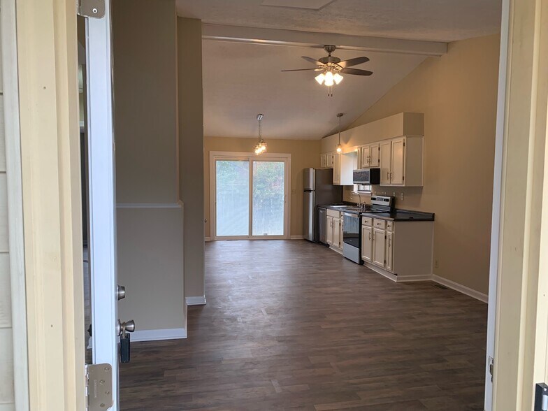 Building Photo - 3746 Chamberlain Ct