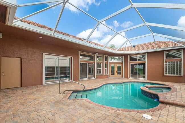 Building Photo - 10599 St Thomas Dr