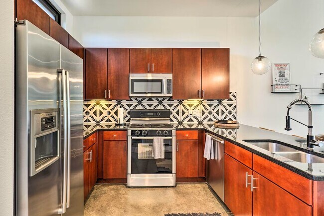 Building Photo - 2525 S Lamar Blvd