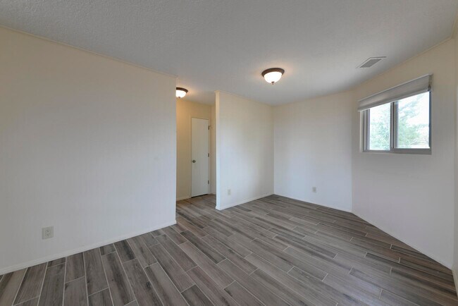 Building Photo - 814 Palmas Altas Dr SE