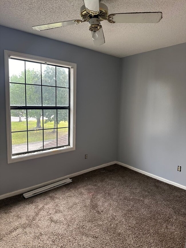 Building Photo - Coming soon 3 Bedroom 2 1/2 bath Townhome