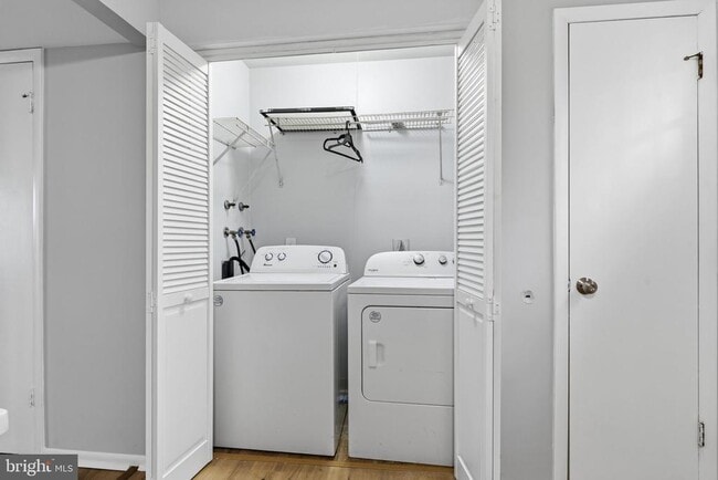 Building Photo - 341 Clarkson St