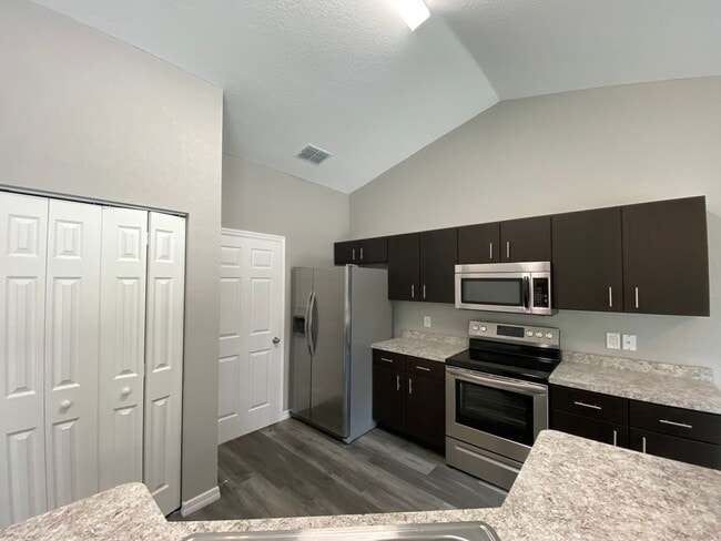 Building Photo - Beautiful Home in Marion Oaks- 3/2/2 **WON"T LAST**