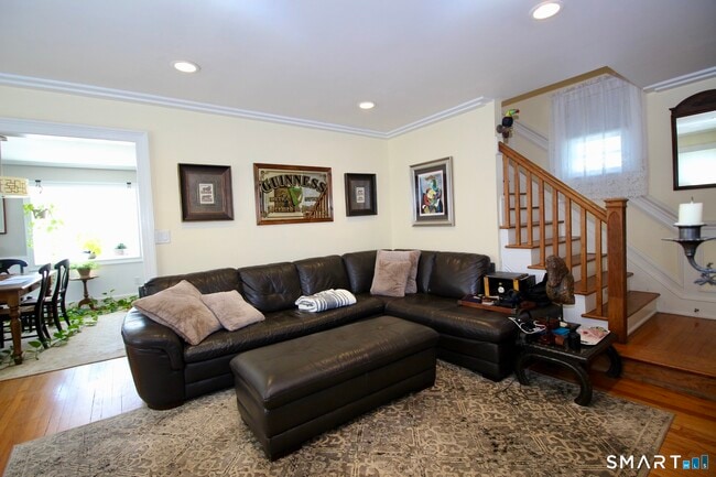 Building Photo - 25 Center Terrace