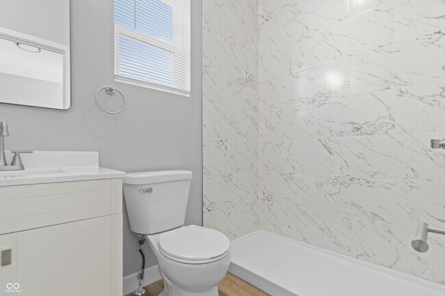 Building Photo - 3365 Broadway St