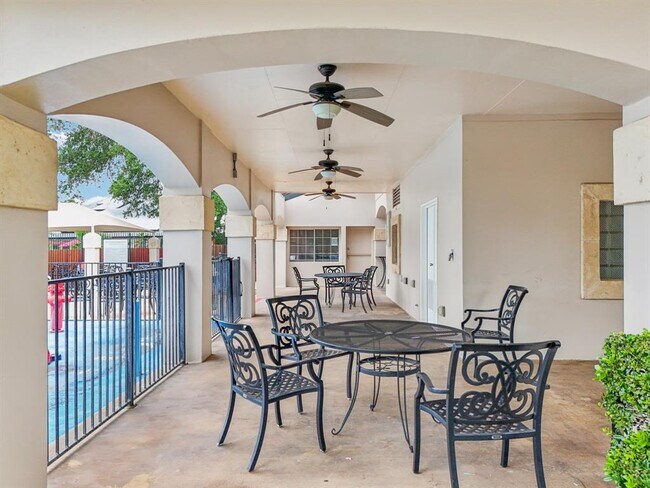 Building Photo - 4405 S Summercrest Loop