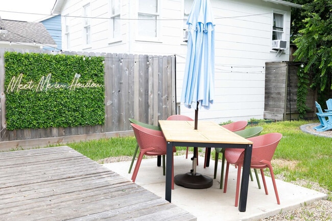 Building Photo - 725 Peddie St