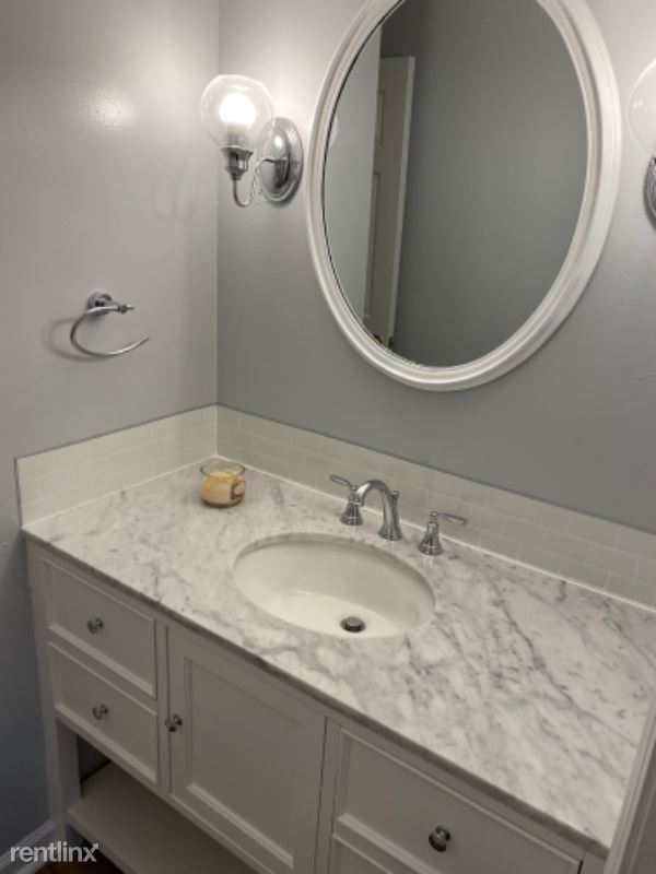 Building Photo - 2 br, 1.5 bath Townhome - 27 Kingsbridge Way