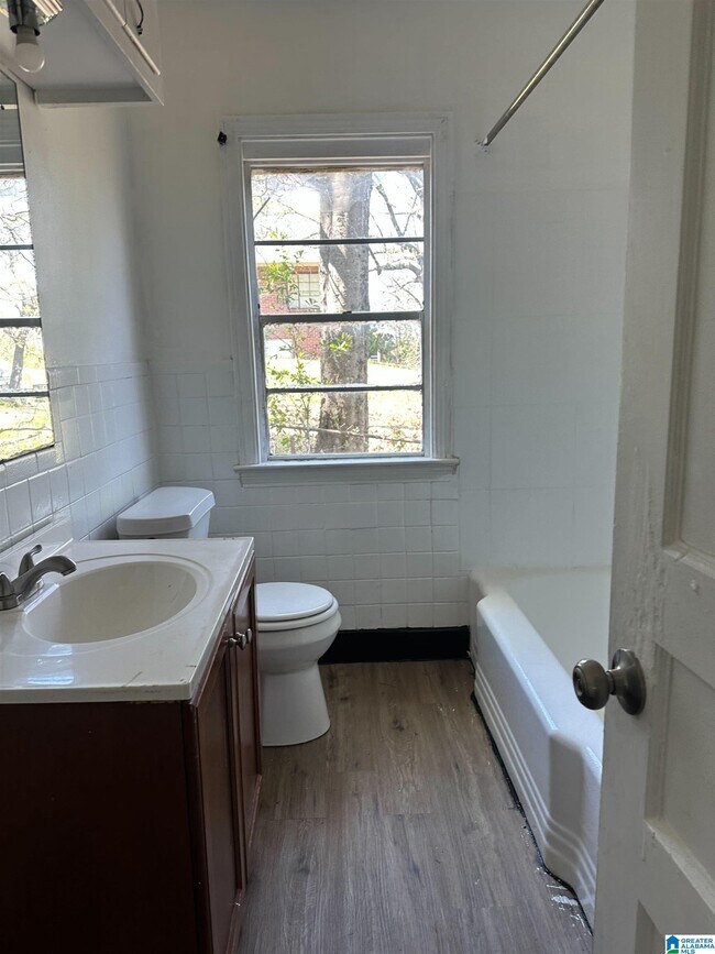 Building Photo - 1143 41st St