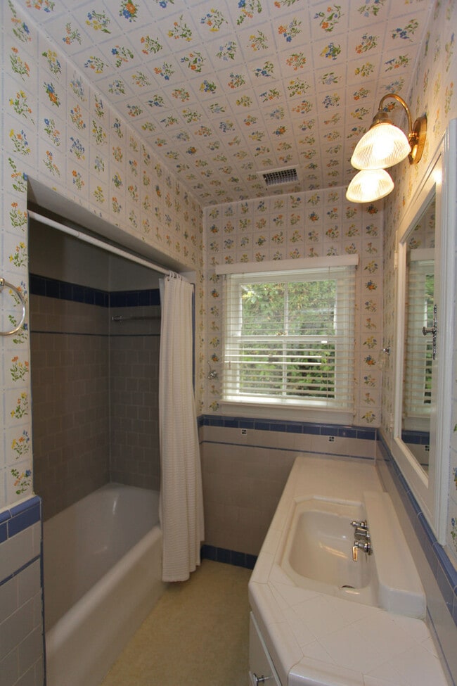 Building Photo - 3205 George Cir